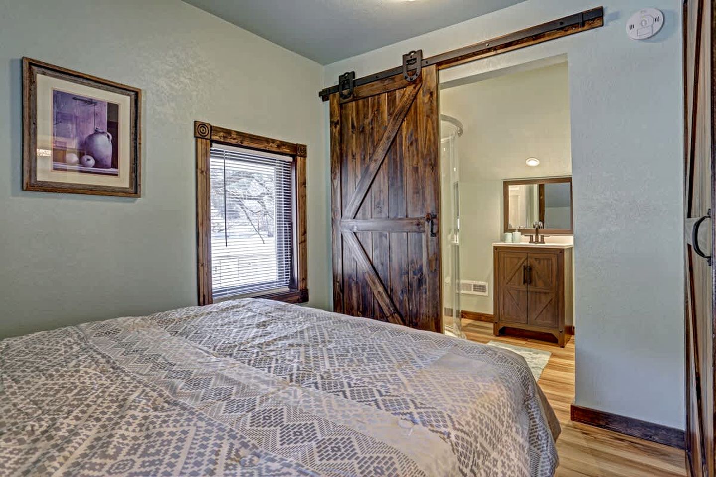 Enchanting Historic Cabin Retreat near Mount Rushmore in South Dakota