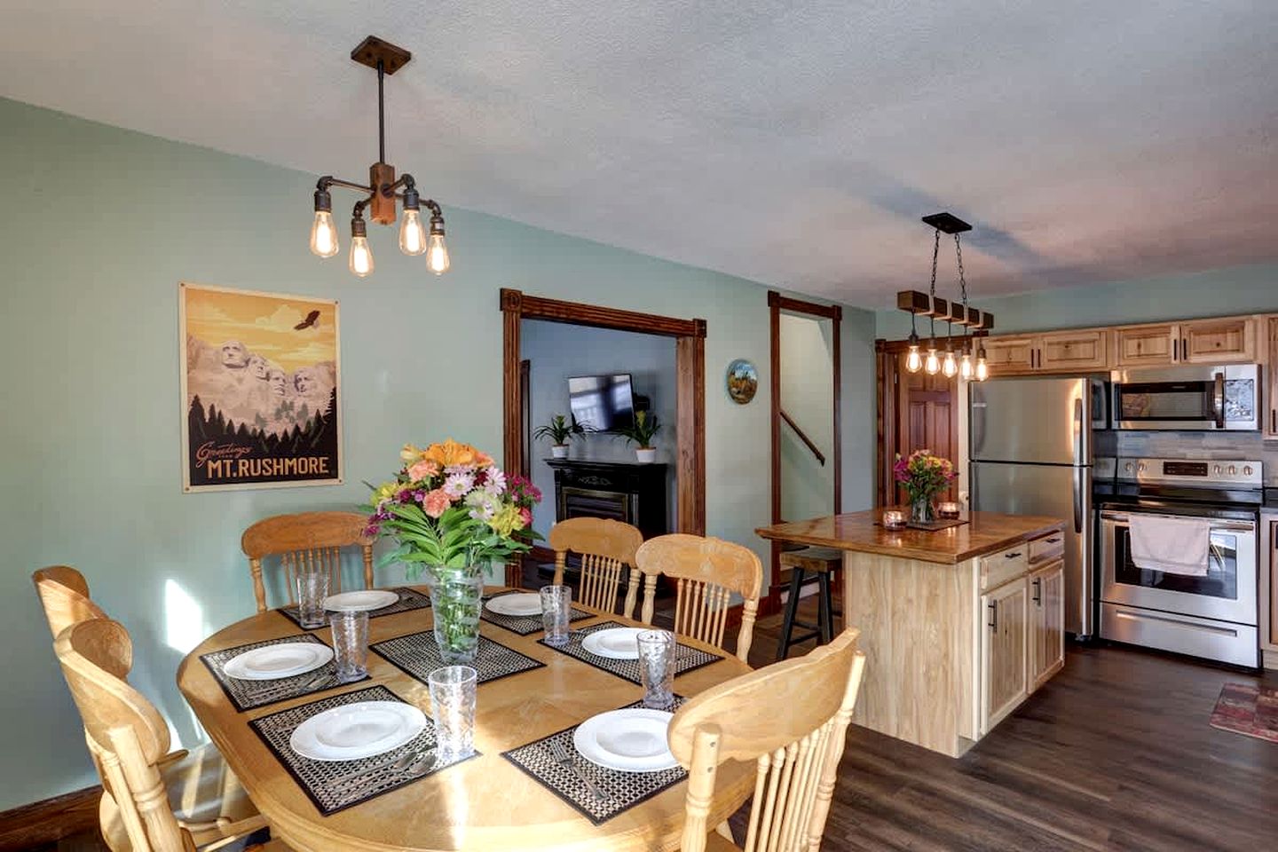 Enchanting Historic Cabin Retreat near Mount Rushmore in South Dakota