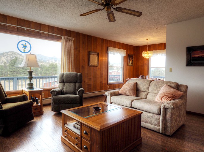 RedAwning Grandma's Mountain Getaway Estes Park, CO, Cabins, Estes