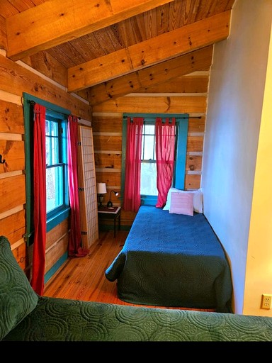 Cabins (United States of America, Marshall, North Carolina)