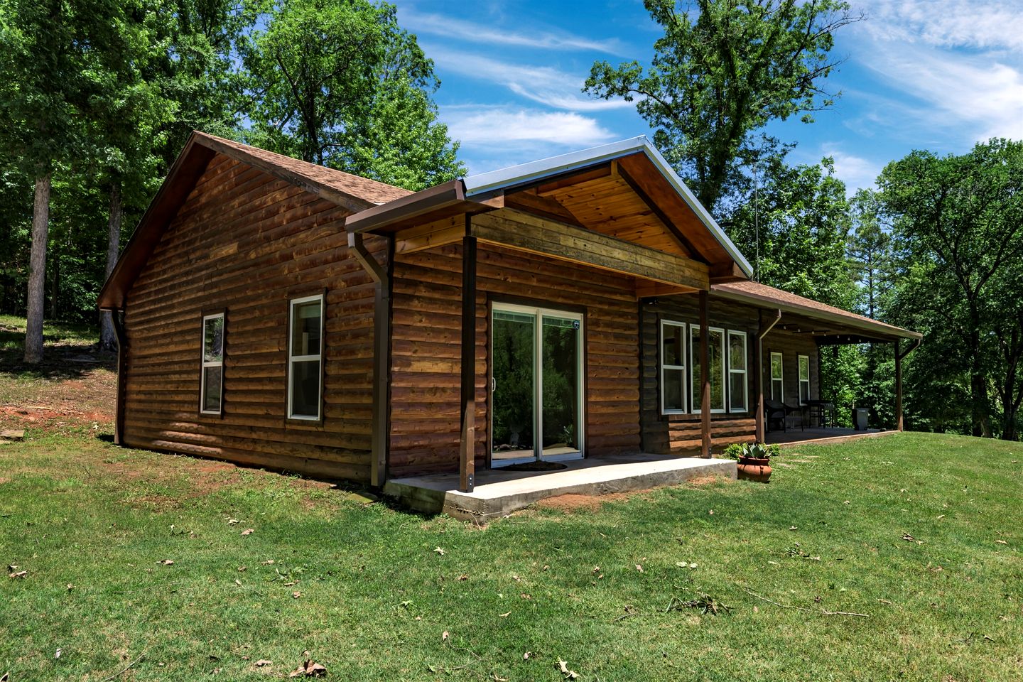 Enchanting Riverside Cabin Retreat with Mountain Views near Sardis Lake Oklahoma