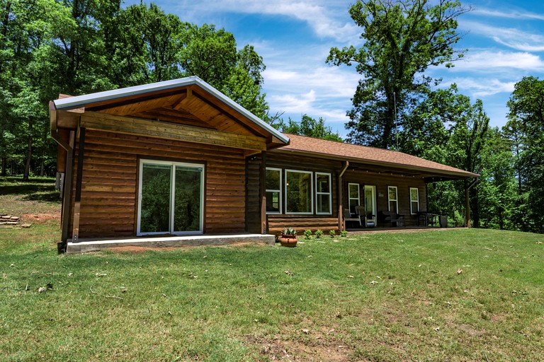 Enchanting Riverside Cabin Retreat with Mountain Views near Sardis Lake Oklahoma