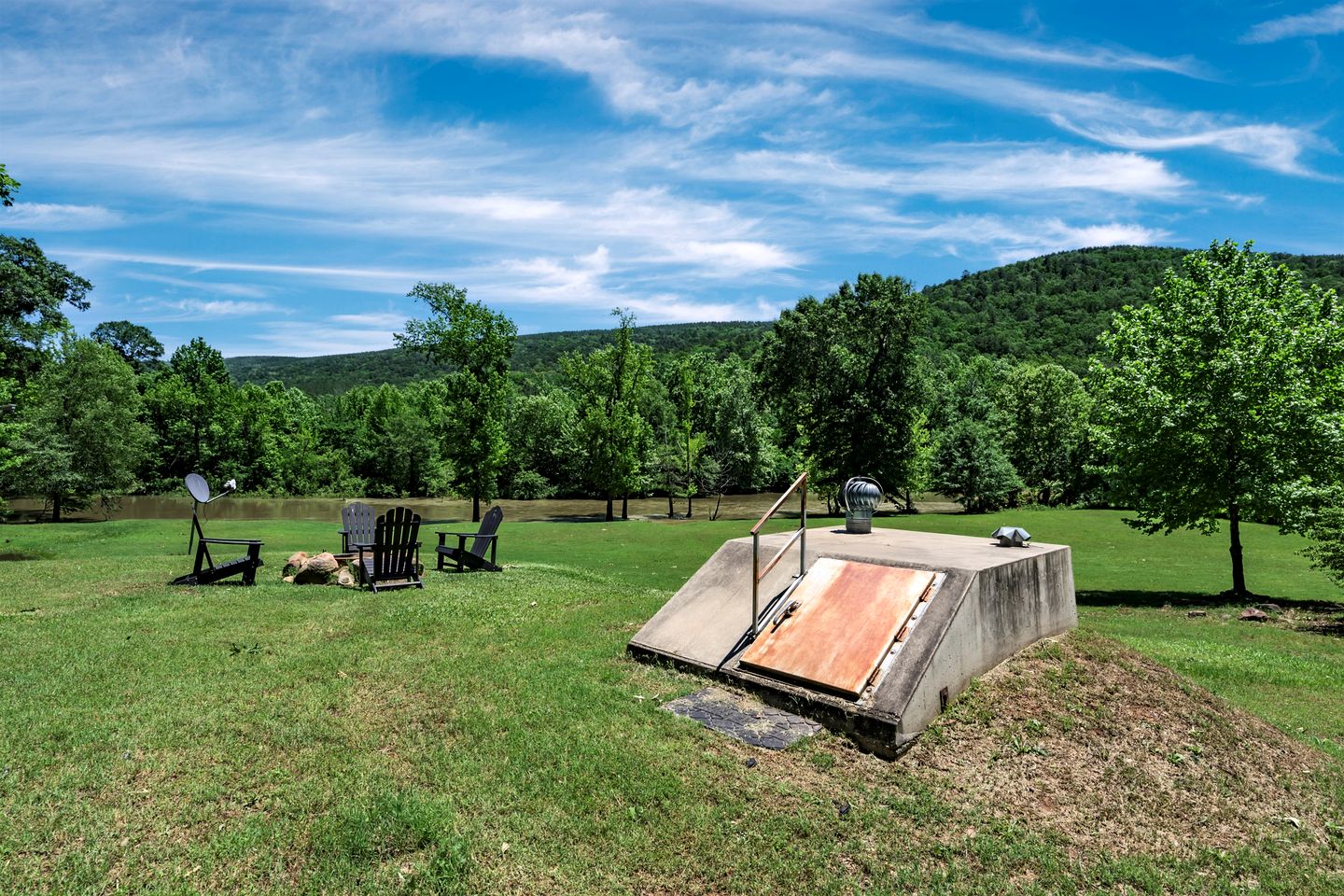 Enchanting Riverside Cabin Retreat with Mountain Views near Sardis Lake Oklahoma