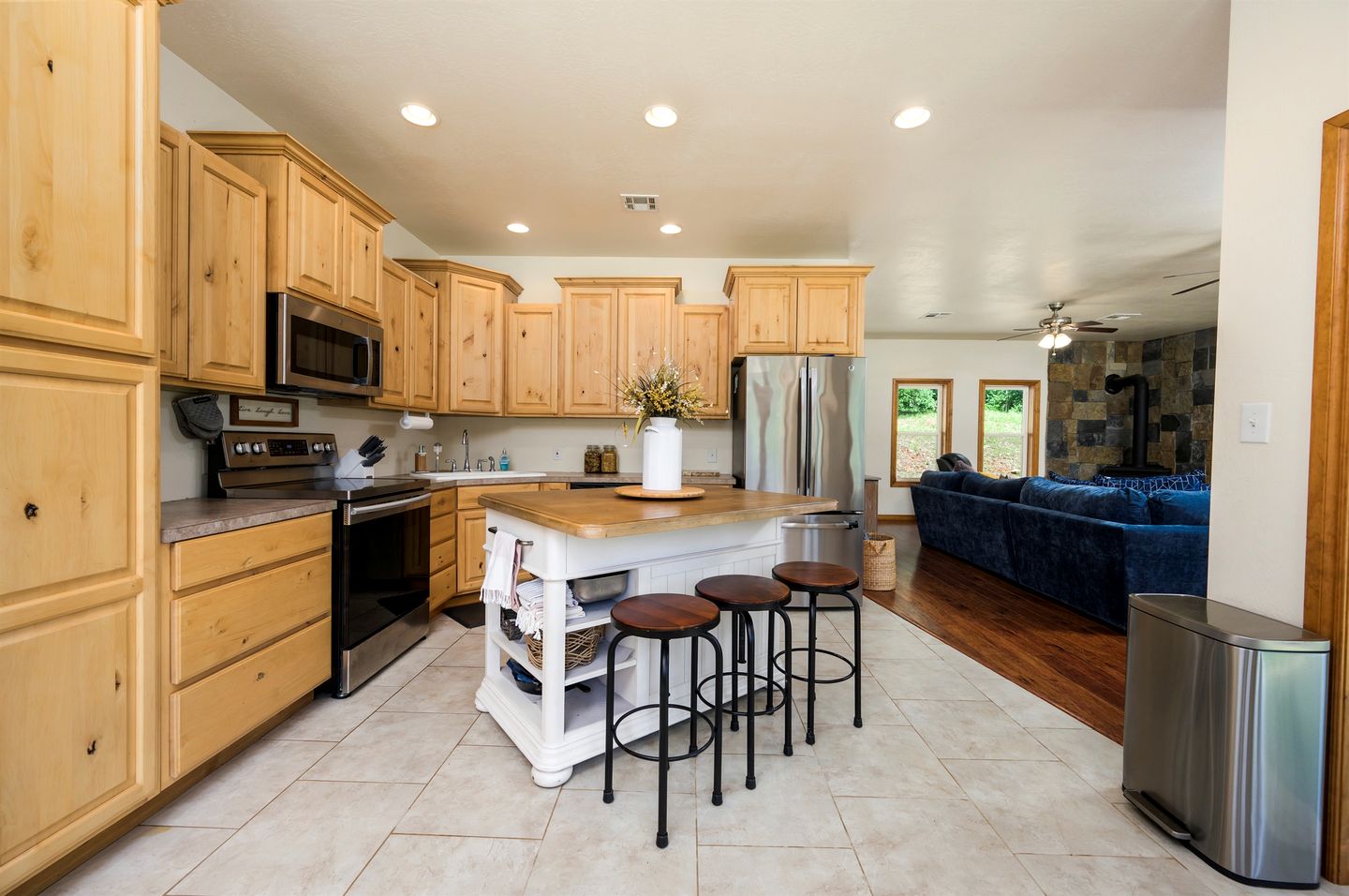 Enchanting Riverside Cabin Retreat with Mountain Views near Sardis Lake Oklahoma