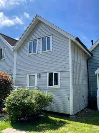 Tranquil Waterside Getaway in this Cotswold Cottage in South Cerney