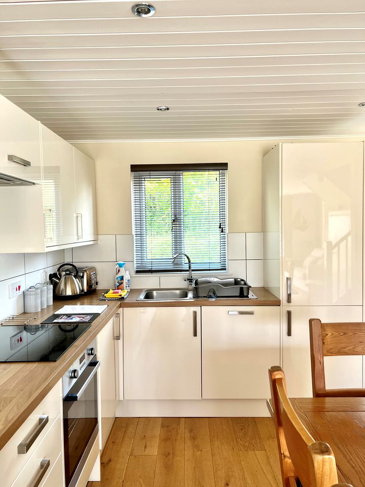 Tranquil Waterside Getaway in this Cotswold Cottage in South Cerney