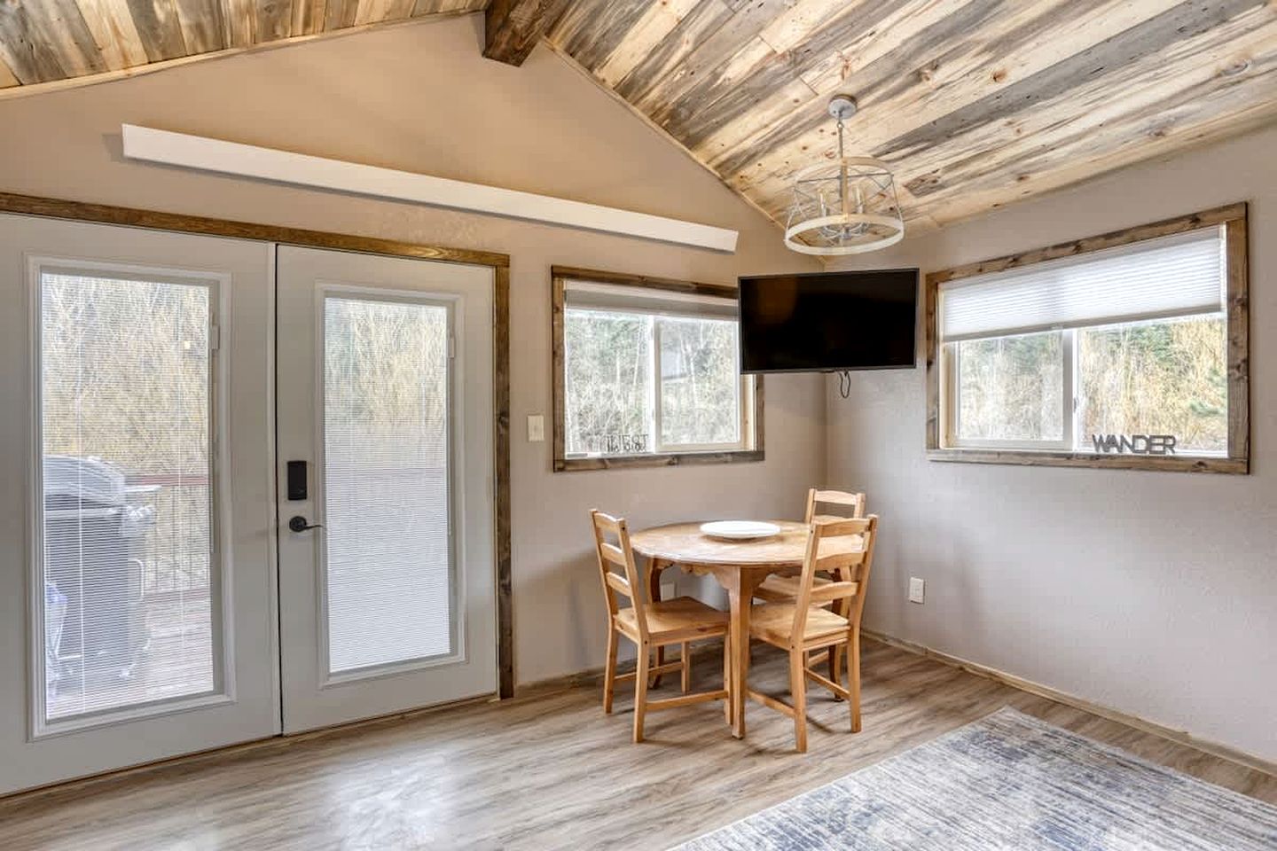 Vibrant Cozy Cabin Retreat near Black Hills Mountain in South Dakota