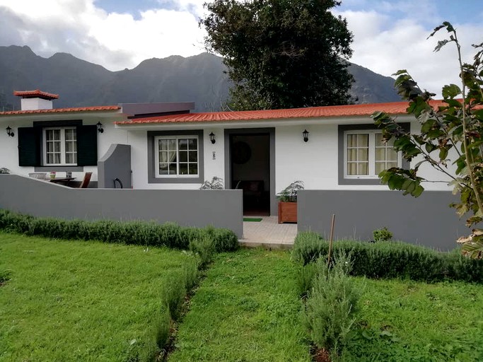 Cottages (São Vicente, Madeira, Portugal)