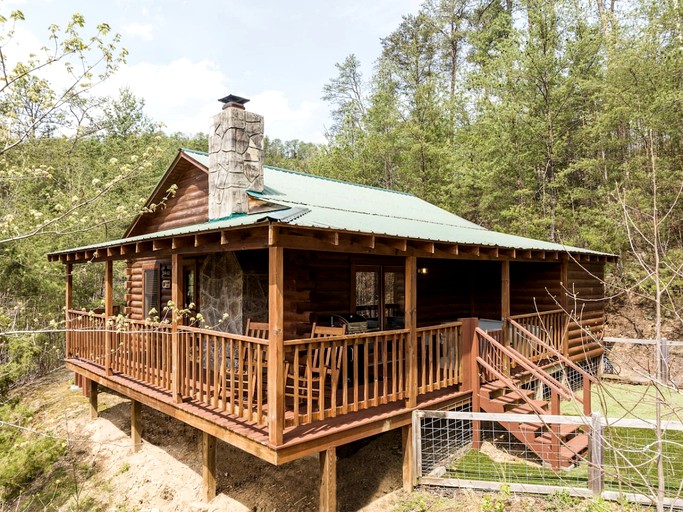Renovated Cabin Near Great Smoky Mountains National Park, Tennessee