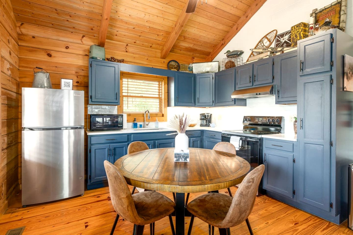 Renovated Cabin Near Great Smoky Mountains National Park, Tennessee