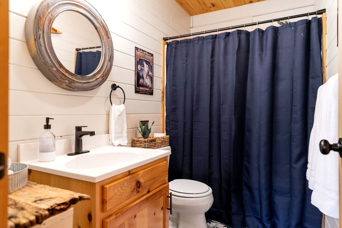 Renovated Cabin Near Great Smoky Mountains National Park, Tennessee
