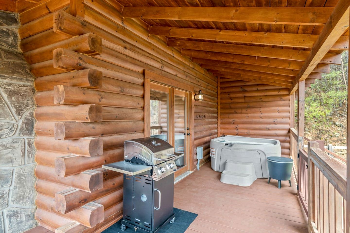 Renovated Cabin Near Great Smoky Mountains National Park, Tennessee