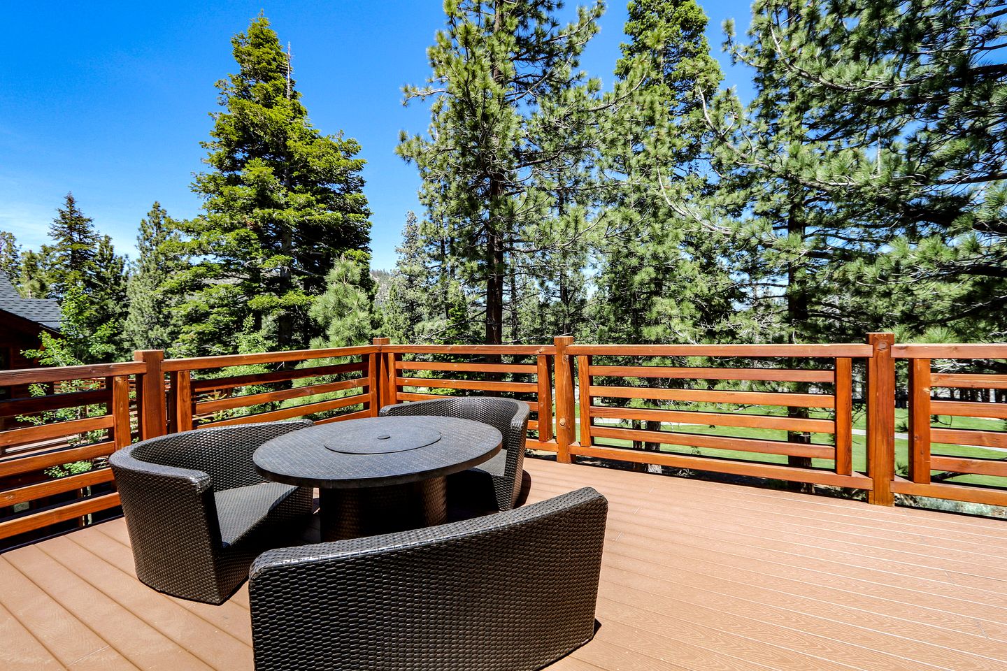 Majestic Mountain Escape: Elegant Home with Private Jacuzzi in Mammoth Lakes