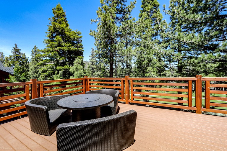 Floating Homes (United States of America, Mammoth Lakes, California)