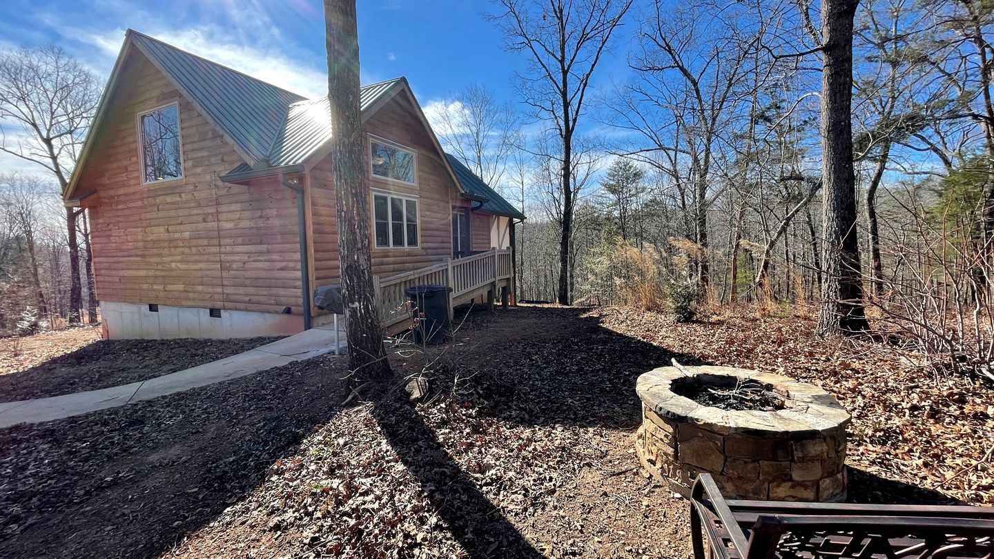 Fully-Equipped Cabin for 2 for Romantic Glamping Trips in Georgia