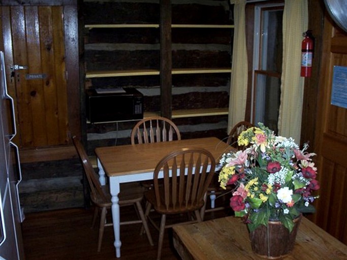 Log Cabins (Beech Mountain, North Carolina, United States)