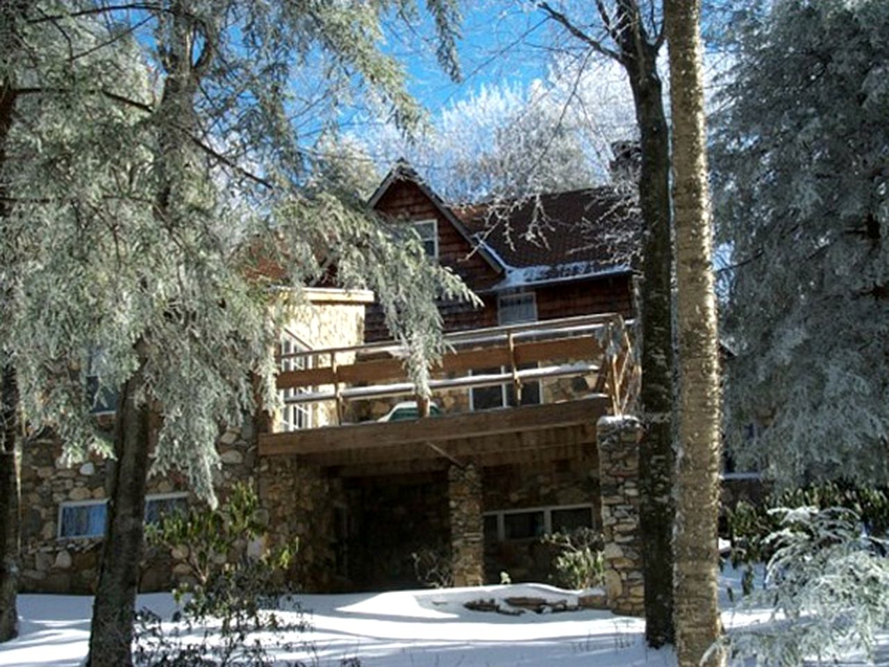 Rustic and Private Family Cabin Rental on Beech Mountain, North Carolina