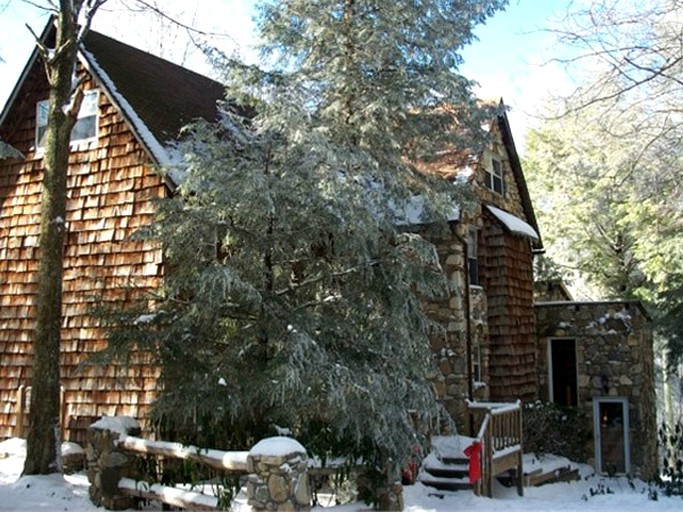 Log Cabins (Beech Mountain, North Carolina, United States)