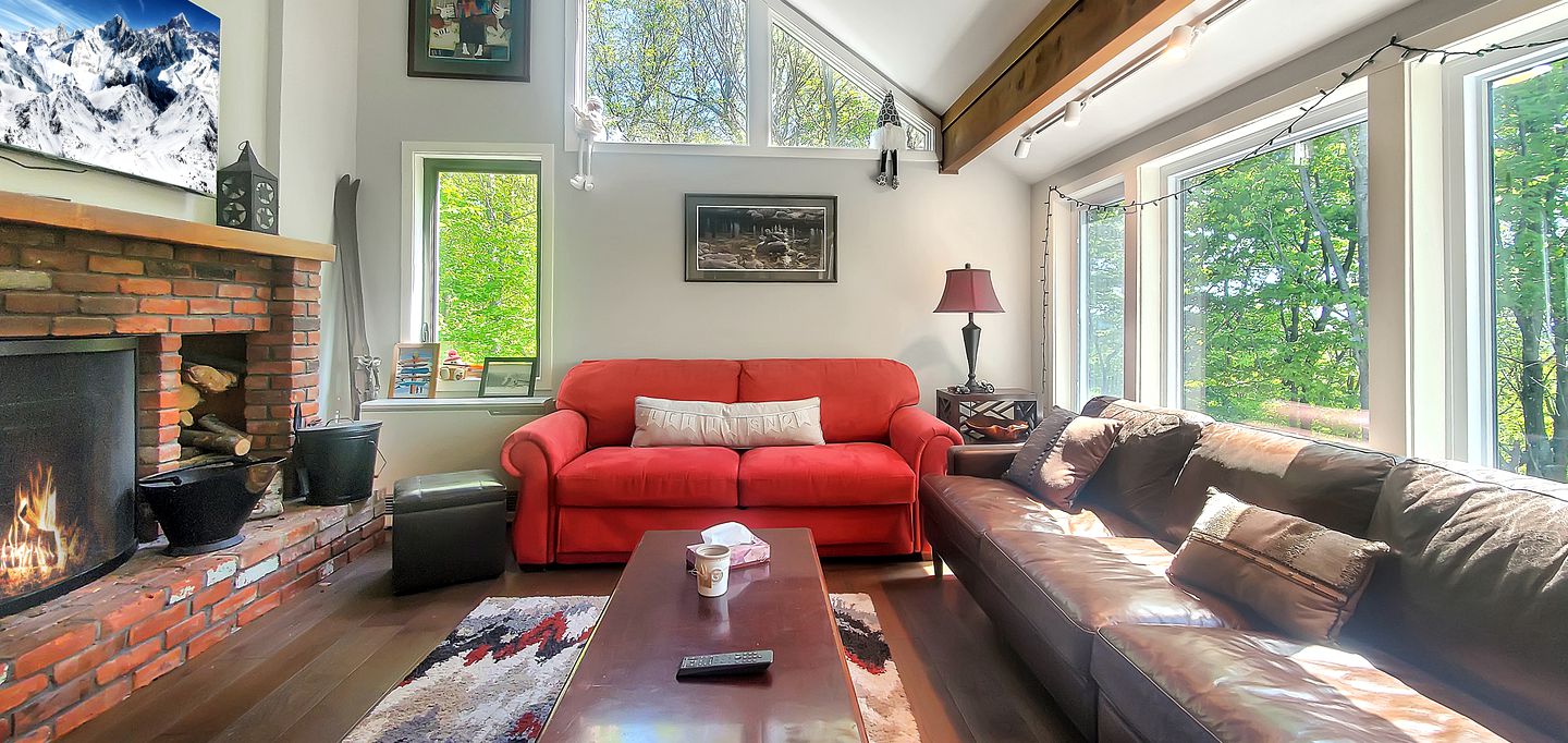 Cozy and Contemporary Cabin with Fire-Place close to the Great Eastern Trail for an Unforgettable Ski Escape, Vermont