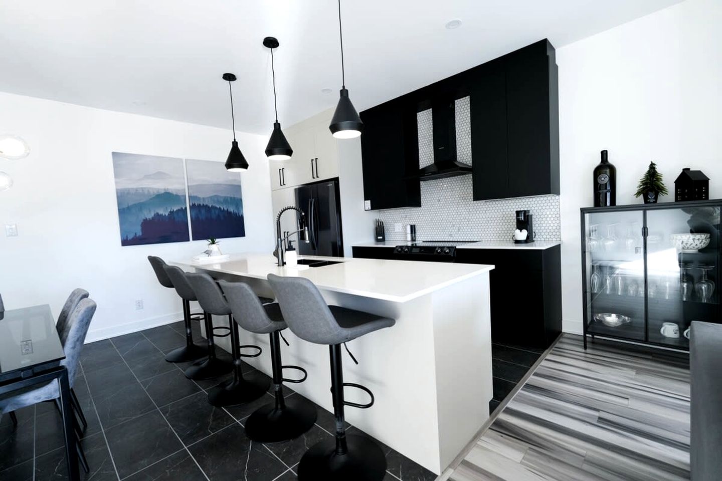 Great Family-Friendly Vacation Rental with Balcony and Barbecue in Saint Donat de Montcalm, Quebec