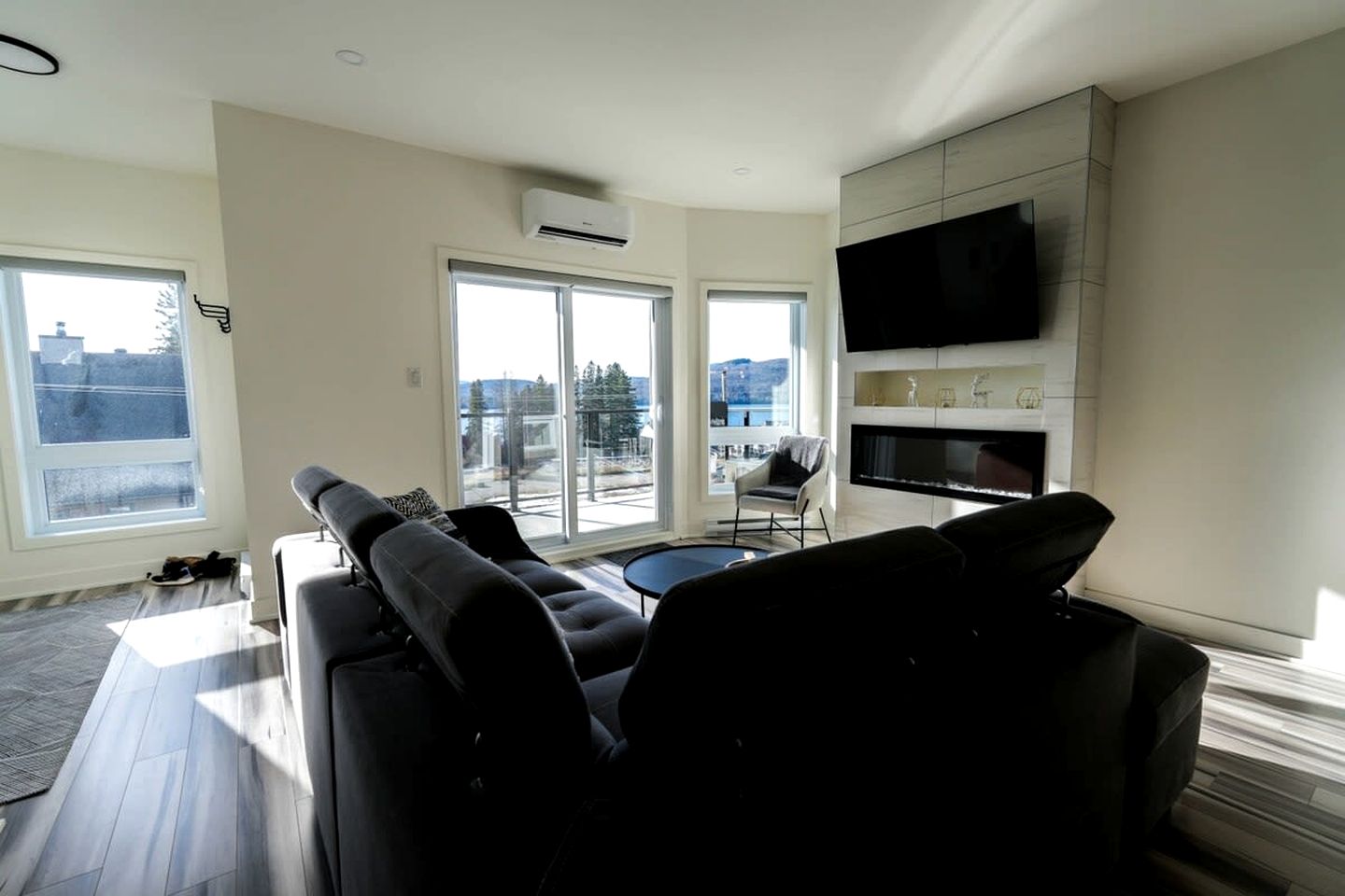 Great Family-Friendly Vacation Rental with Balcony and Barbecue in Saint Donat de Montcalm, Quebec