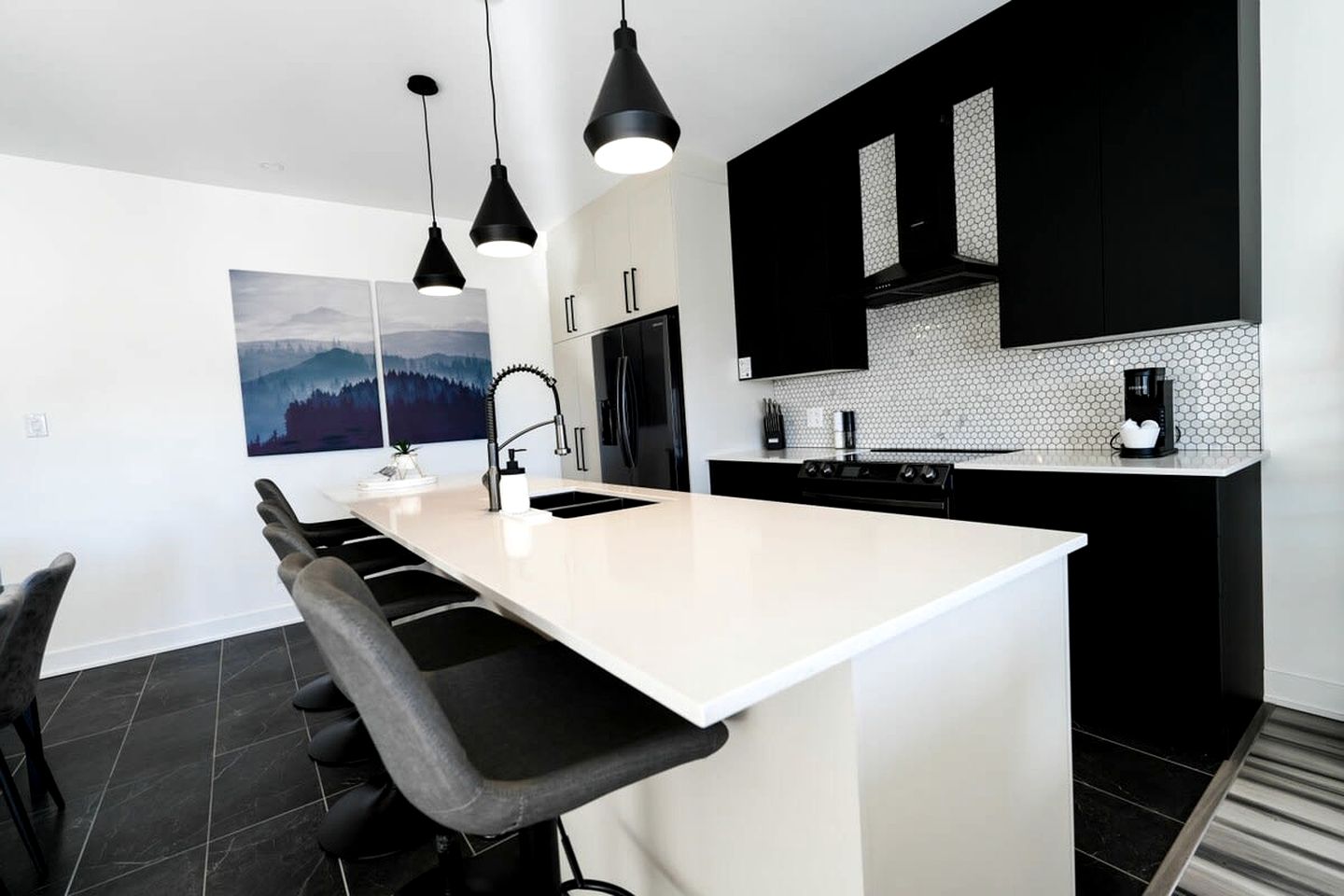 Great Family-Friendly Vacation Rental with Balcony and Barbecue in Saint Donat de Montcalm, Quebec