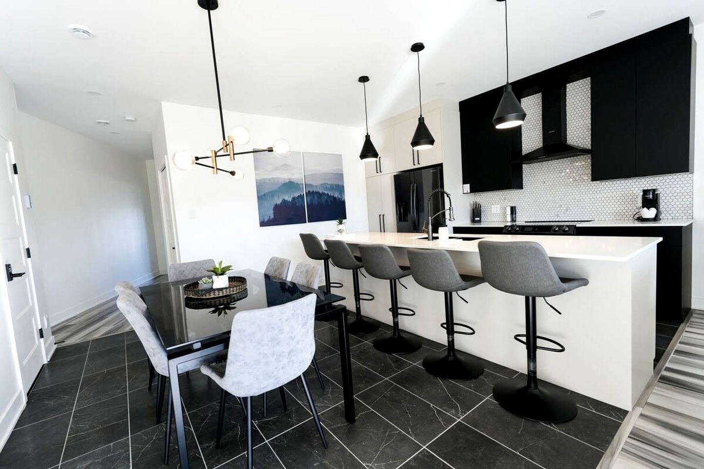 Great Family-Friendly Vacation Rental with Balcony and Barbecue in Saint Donat de Montcalm, Quebec