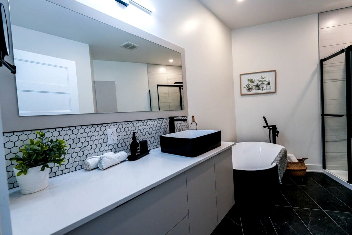 Great Family-Friendly Vacation Rental with Balcony and Barbecue in Saint Donat de Montcalm, Quebec