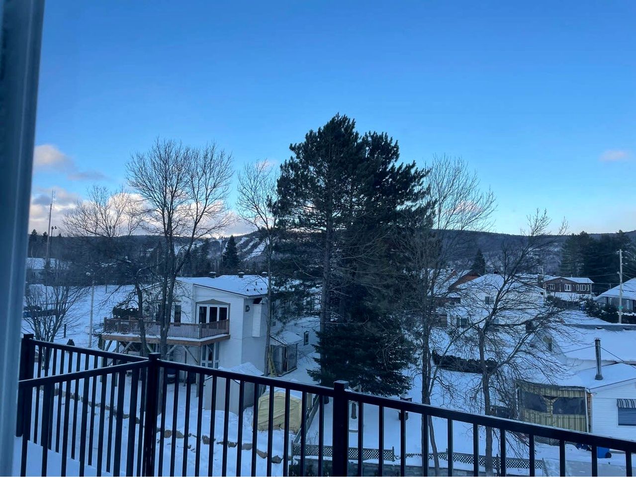 Great Family-Friendly Vacation Rental with Balcony and Barbecue in Saint Donat de Montcalm, Quebec