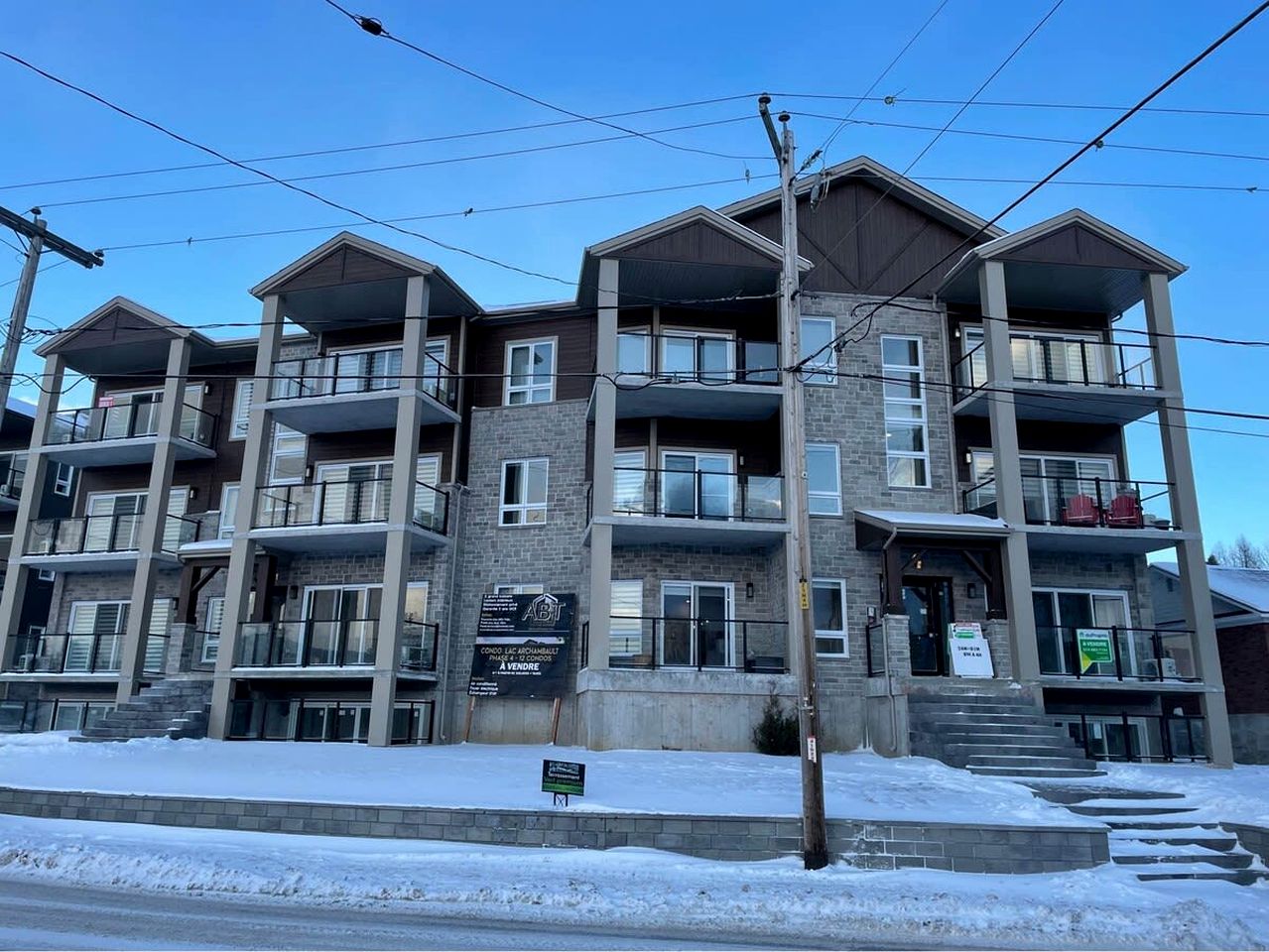 Cabins (Canada, Saint-Donat-de-Montcalm, Quebec)