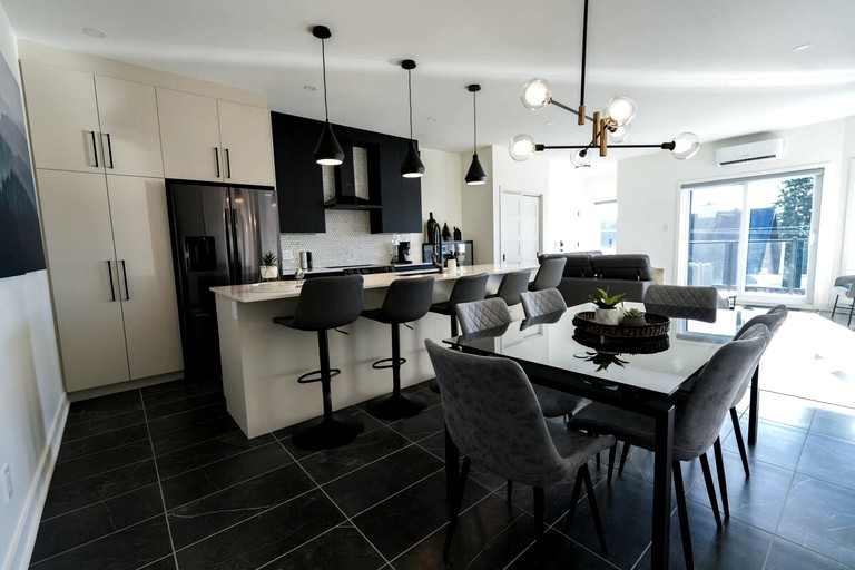 Cabins (Canada, Saint-Donat-de-Montcalm, Quebec)