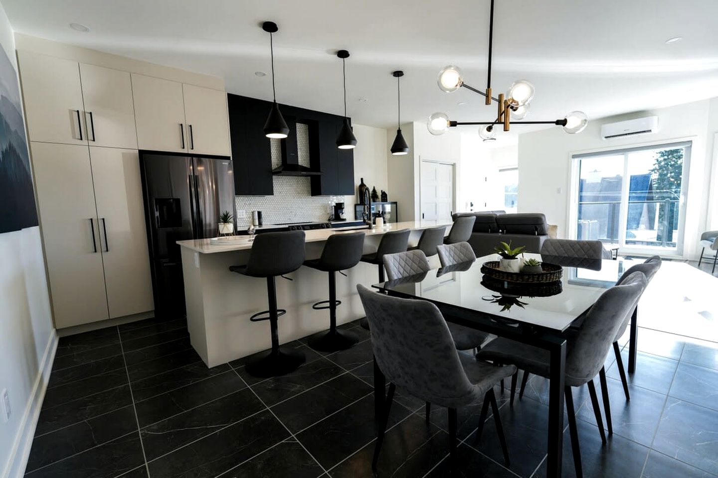 Great Family-Friendly Vacation Rental with Balcony and Barbecue in Saint Donat de Montcalm, Quebec