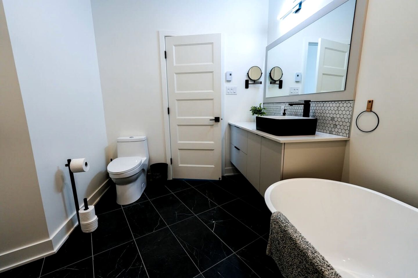 Great Family-Friendly Vacation Rental with Balcony and Barbecue in Saint Donat de Montcalm, Quebec