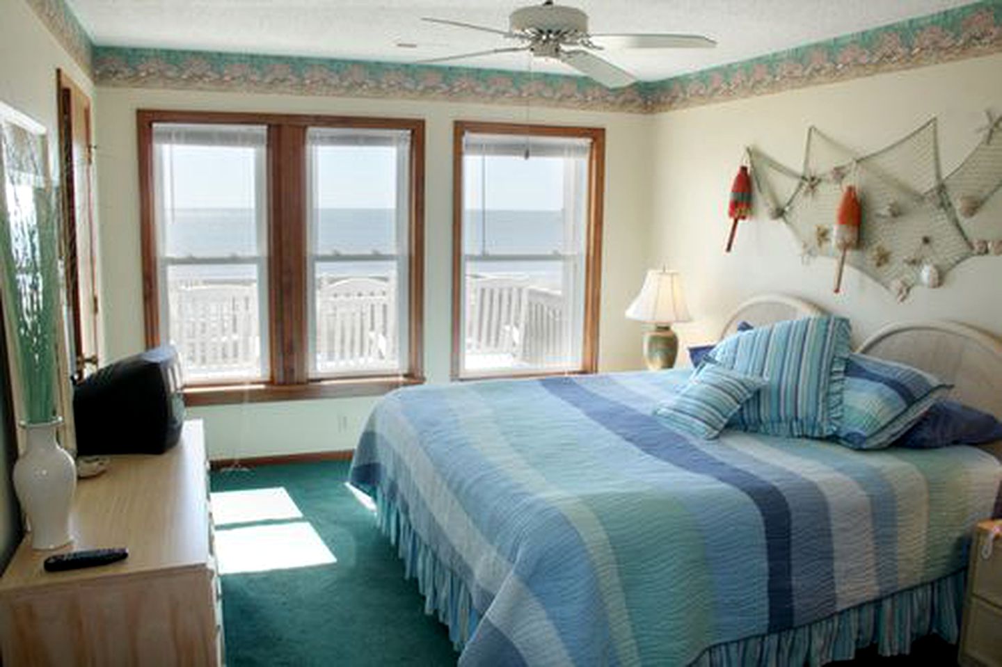 Spacious Oceanfront Cottage near Shallotte River Swamp Park in Holden Beach, North Carolina