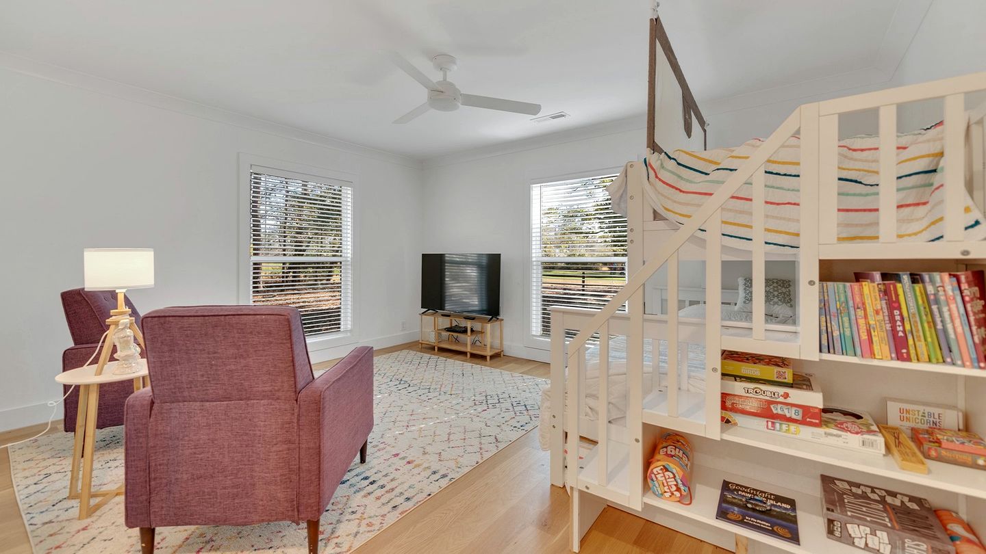 Modern Cottage with Endless Outdoor Activities in Pawleys Island, South Carolina