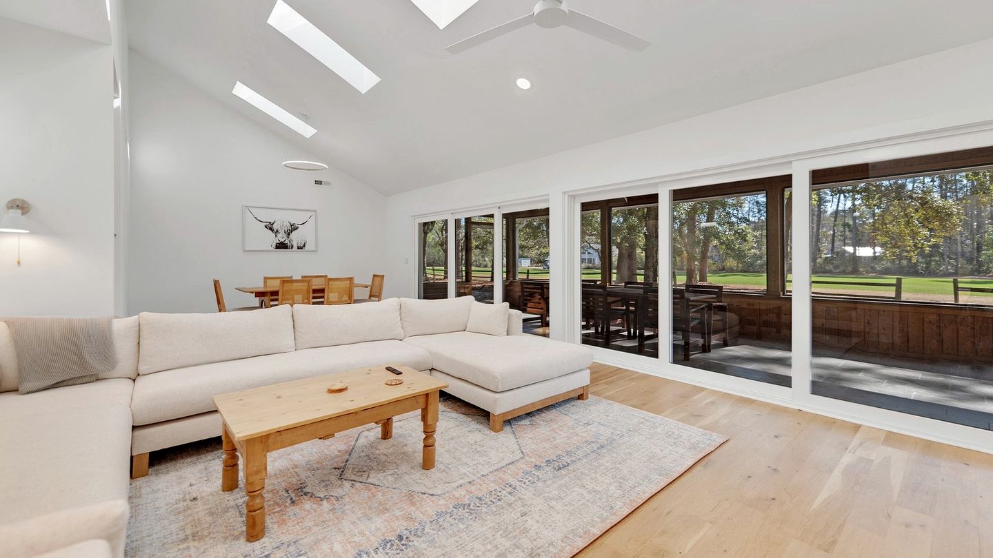 Modern Cottage with Endless Outdoor Activities in Pawleys Island, South Carolina