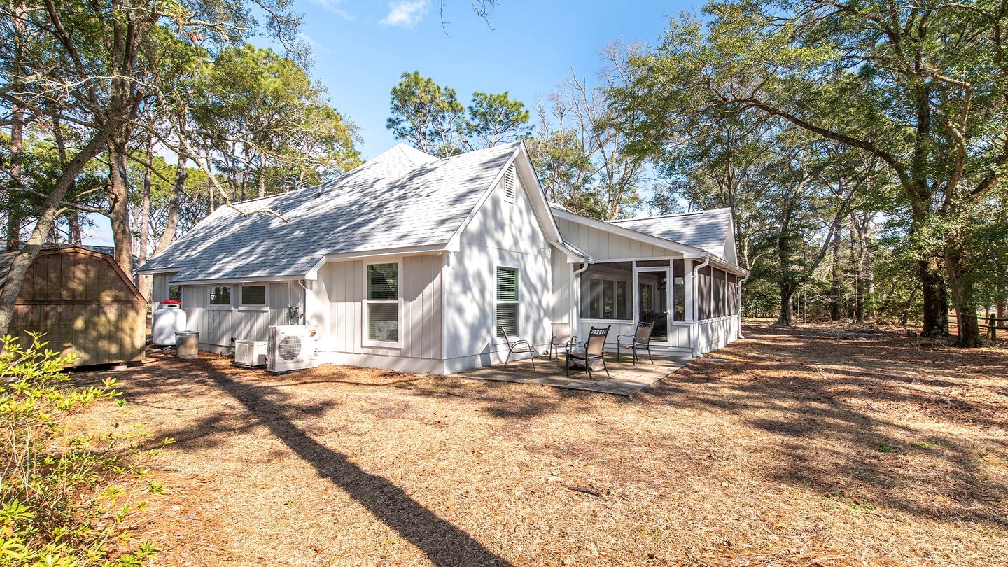 Modern Cottage with Endless Outdoor Activities in Pawleys Island, South Carolina