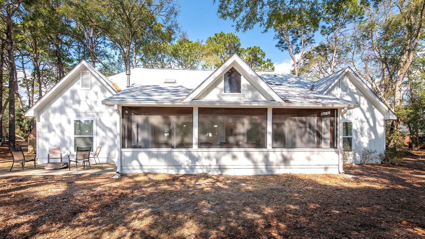 Modern Cottage with Endless Outdoor Activities in Pawleys Island, South Carolina
