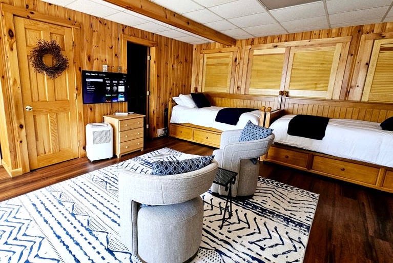 Cabins (United States of America, Belgrade, Maine)