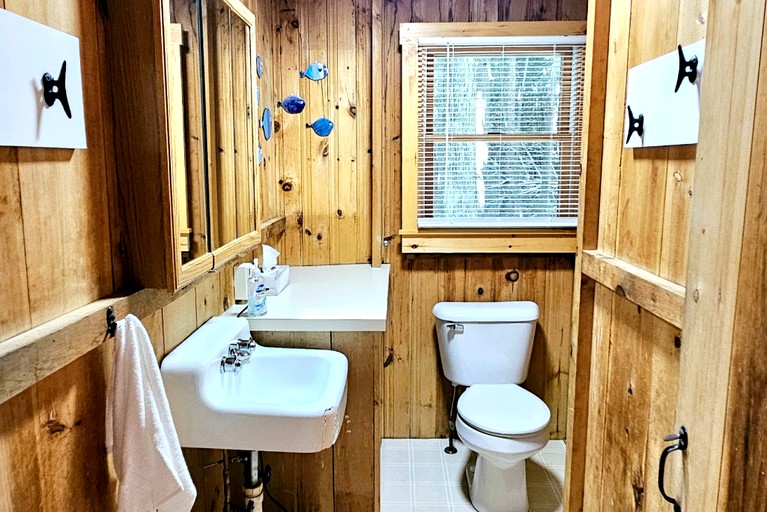 Cabins (United States of America, Belgrade, Maine)