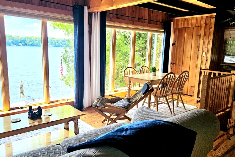 Cabins (United States of America, Belgrade, Maine)