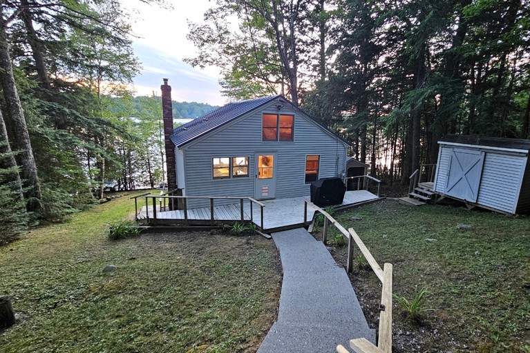 Cabins (United States of America, Belgrade, Maine)