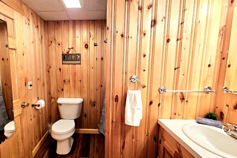 Cabins (United States of America, Belgrade, Maine)