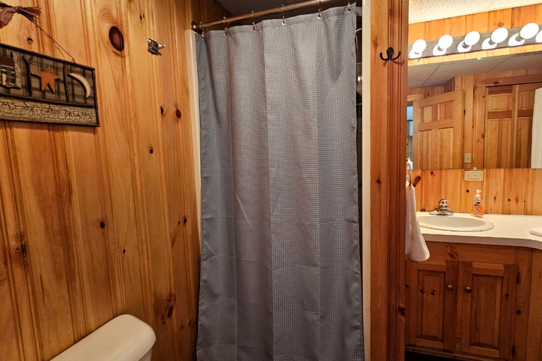 Cabins (United States of America, Belgrade, Maine)