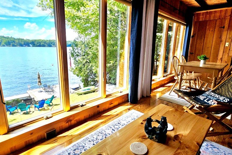 Cabins (United States of America, Belgrade, Maine)