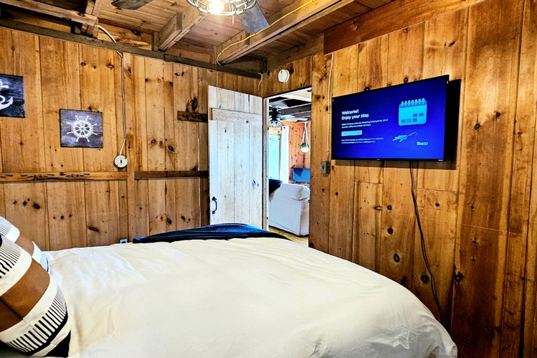 Cabins (United States of America, Belgrade, Maine)