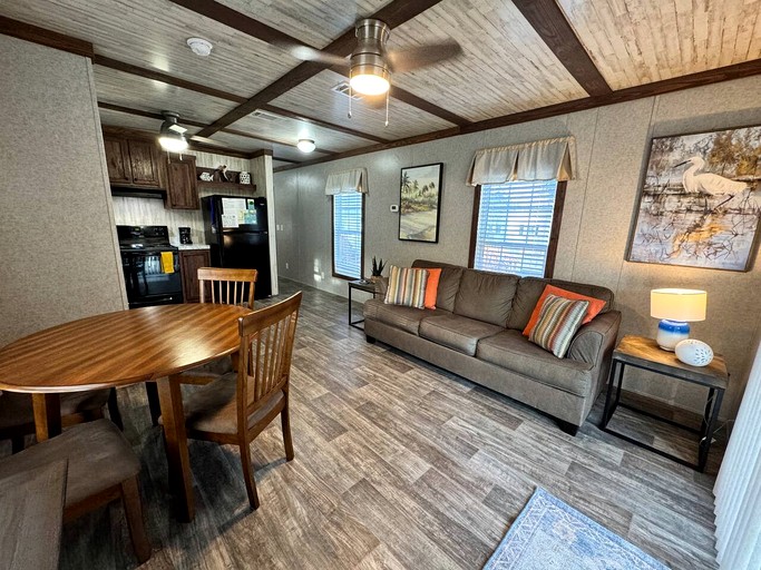 Cozy Cottage with River Access for a Fun-Filled Getaway by the Rainbow River in Florida