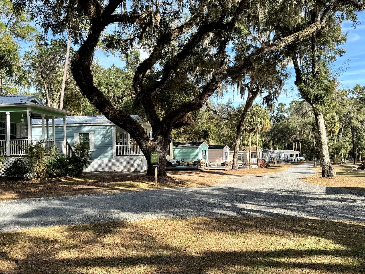 Cozy Cottage with River Access for a Fun-Filled Getaway by the Rainbow River in Florida