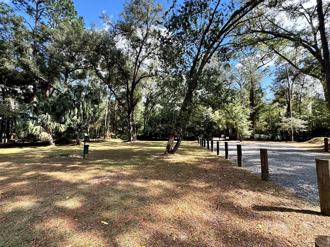 Cozy Cottage with River Access for a Fun-Filled Getaway by the Rainbow River in Florida