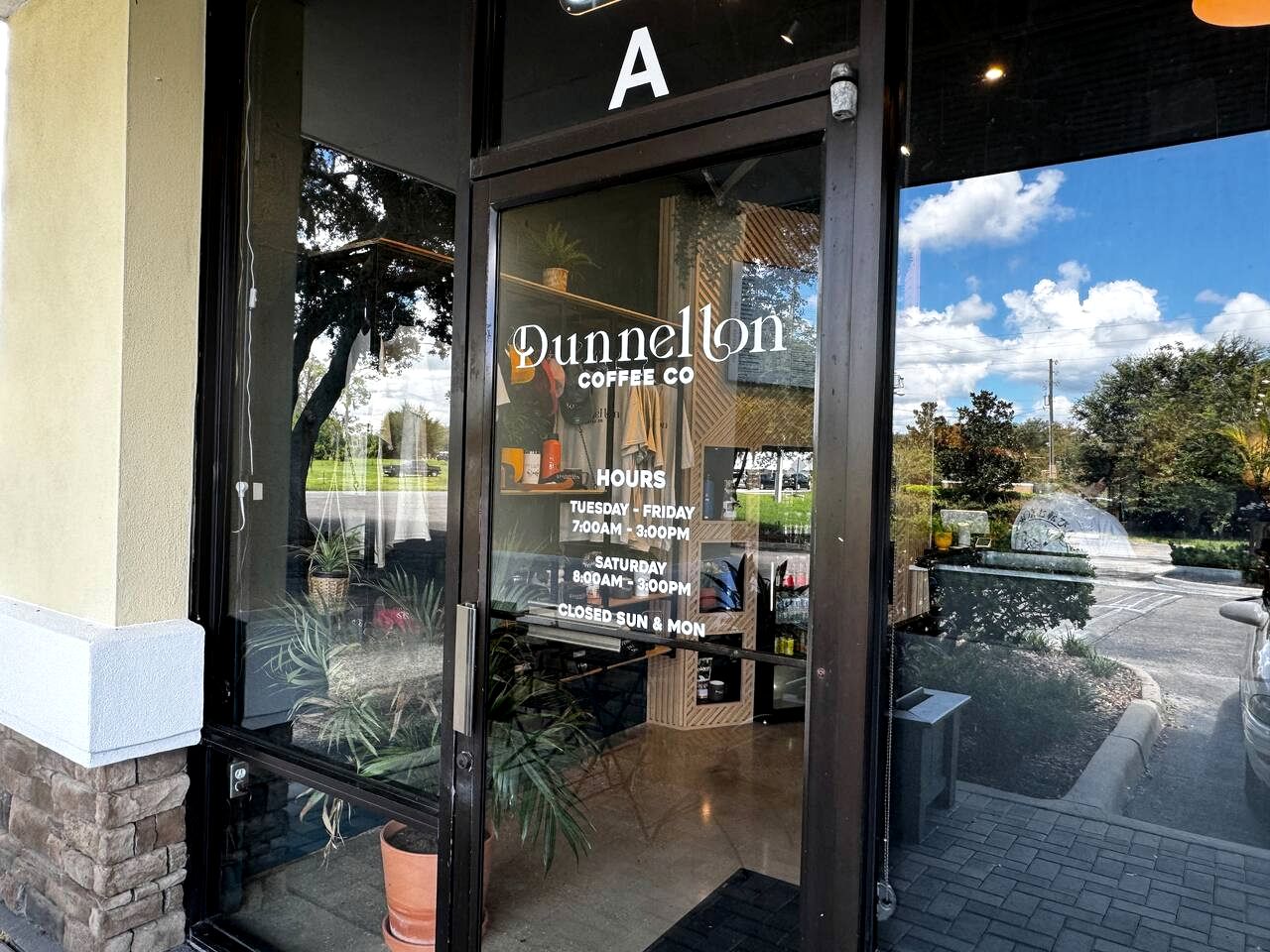 Cozy Cottage with River Access for a Fun-Filled Getaway by the Rainbow River in Florida